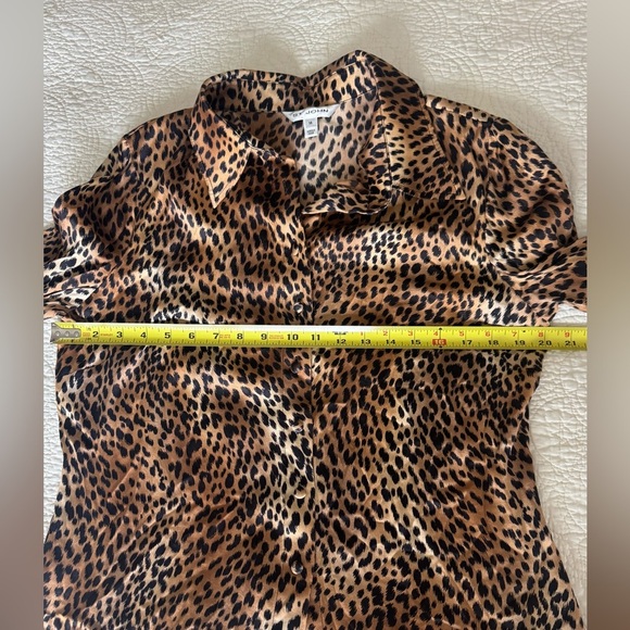 ST. JOHN animal print blouse/shirts - Picture 5 of 6